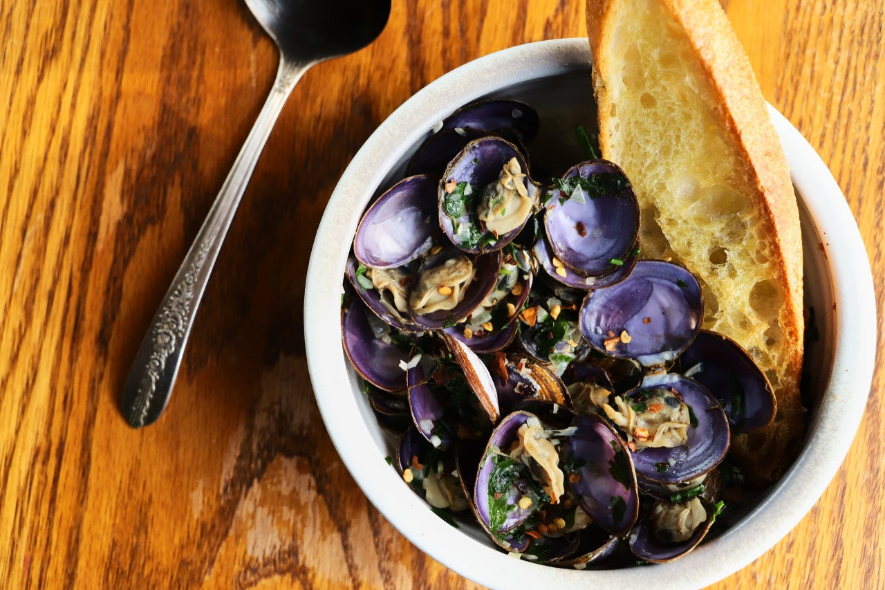 Steamed Purple Savory Clams